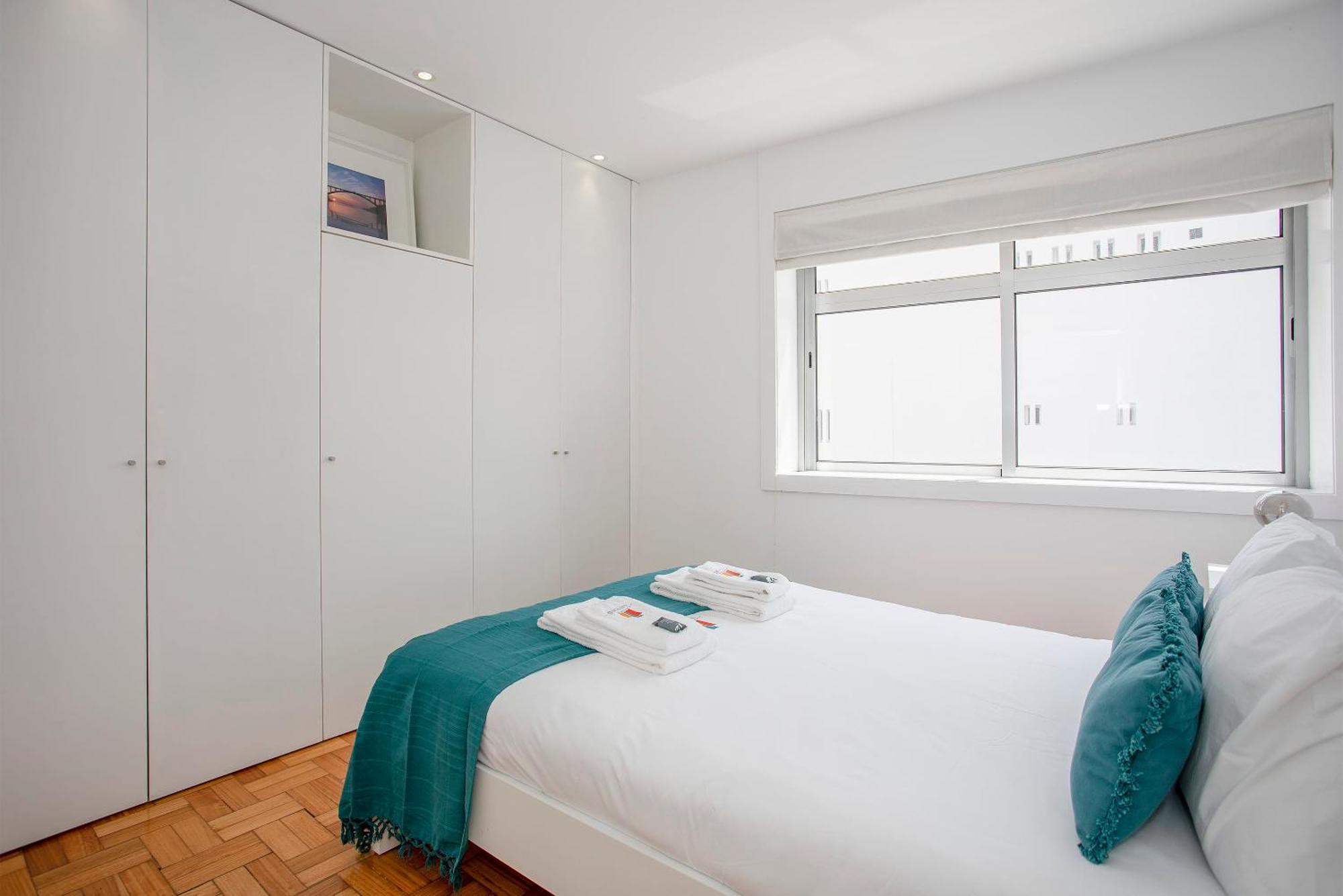 Liiiving In - Sunny Santa Catarina Apartment *