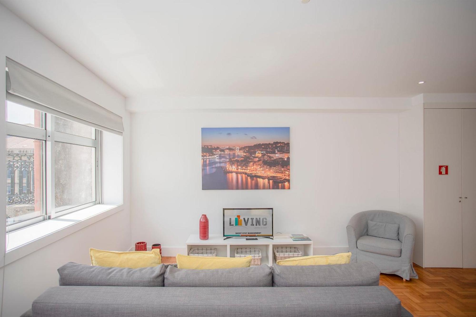 Liiiving In - Sunny Santa Catarina Apartment