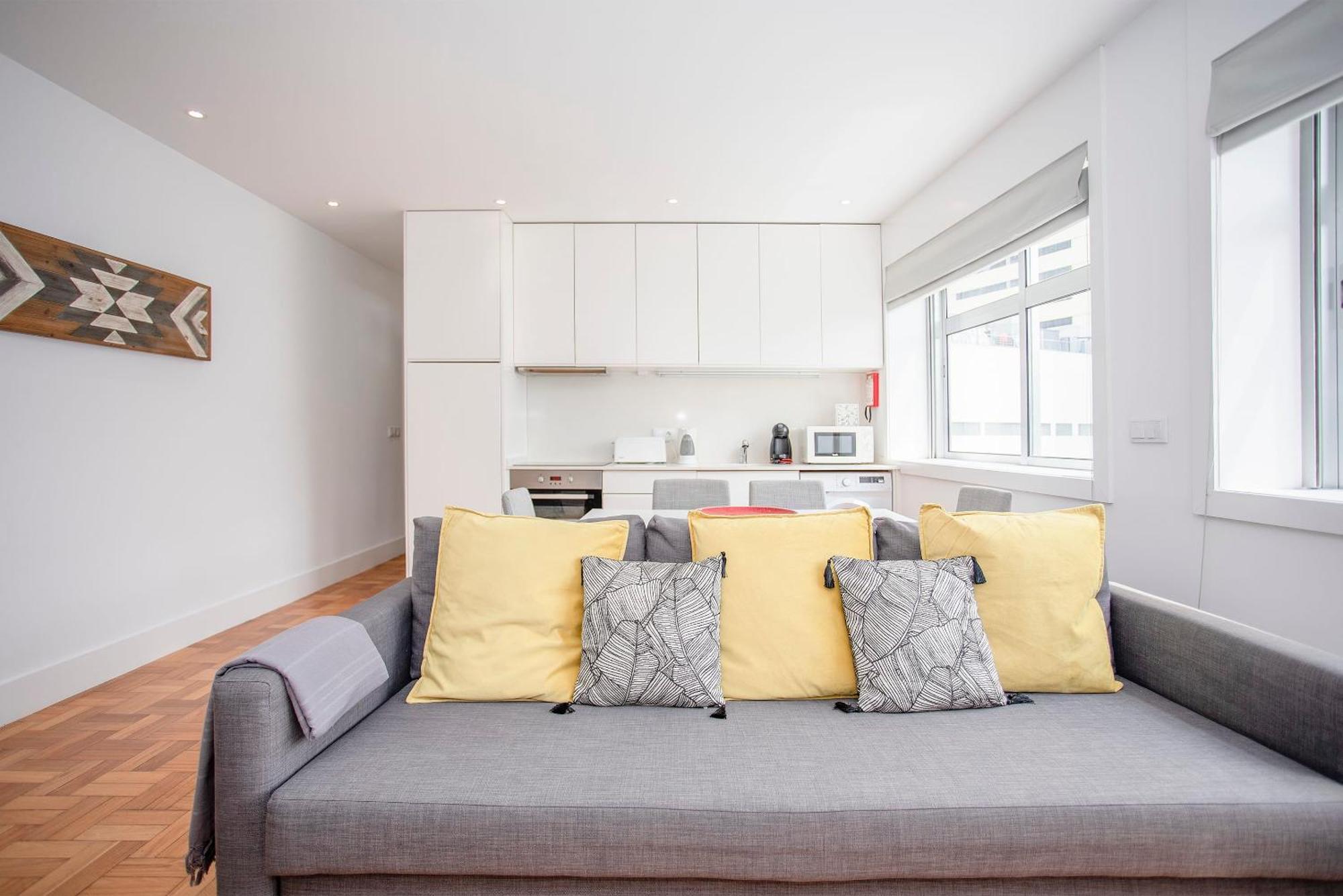 Liiiving In - Sunny Santa Catarina Apartment Porto